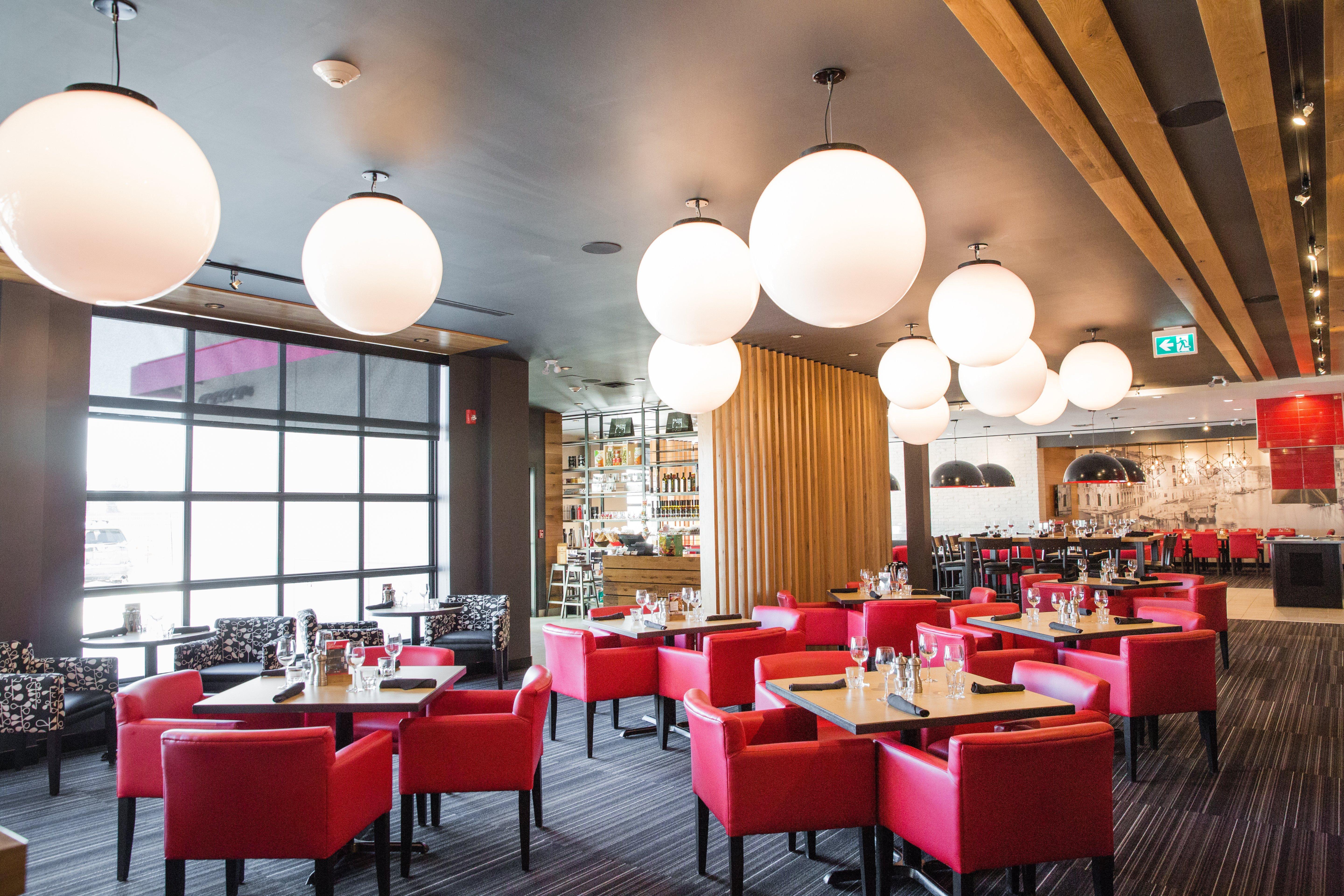 Holiday Inn Calgary South Conference Center Екстер'єр фото