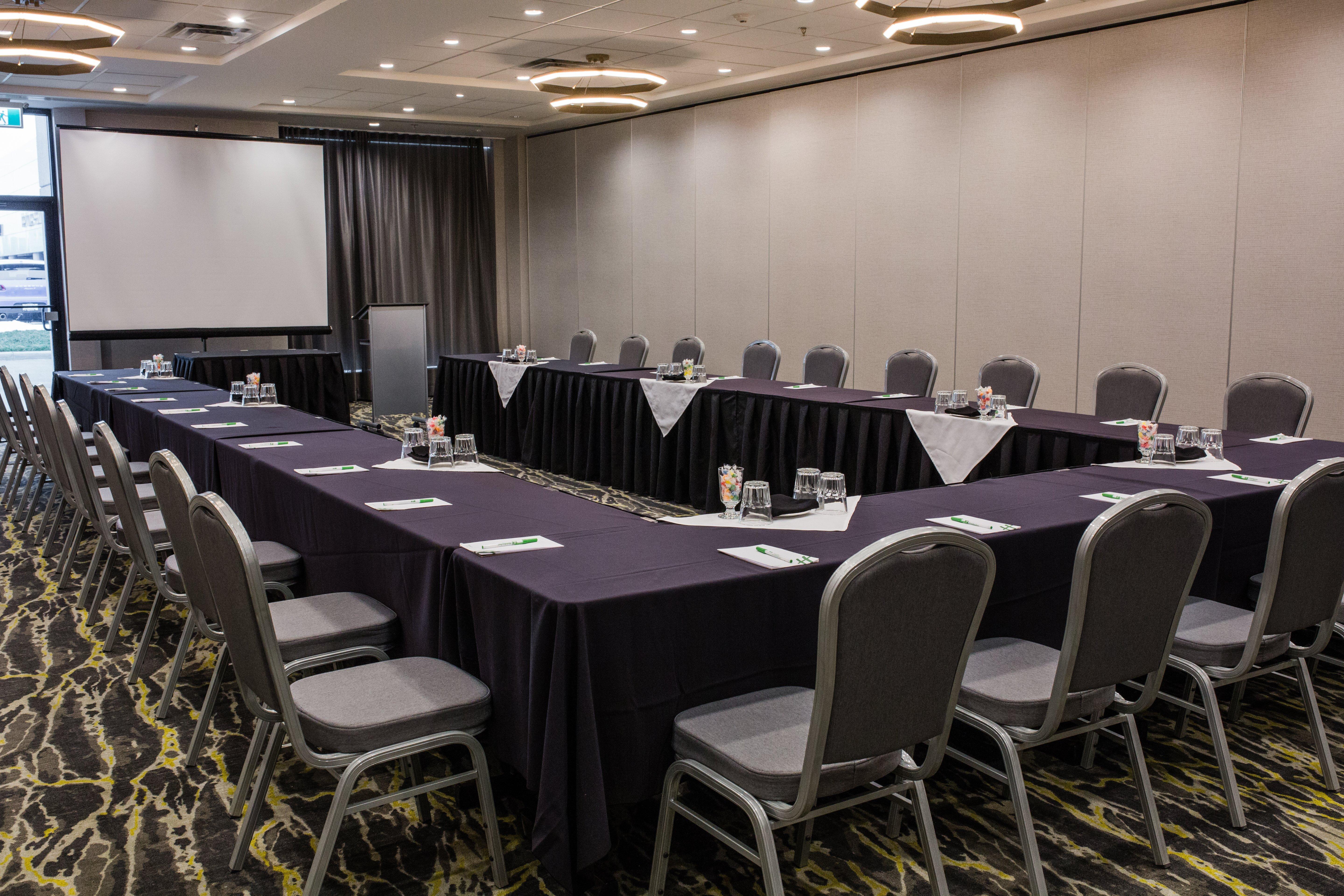 Holiday Inn Calgary South Conference Center Екстер'єр фото