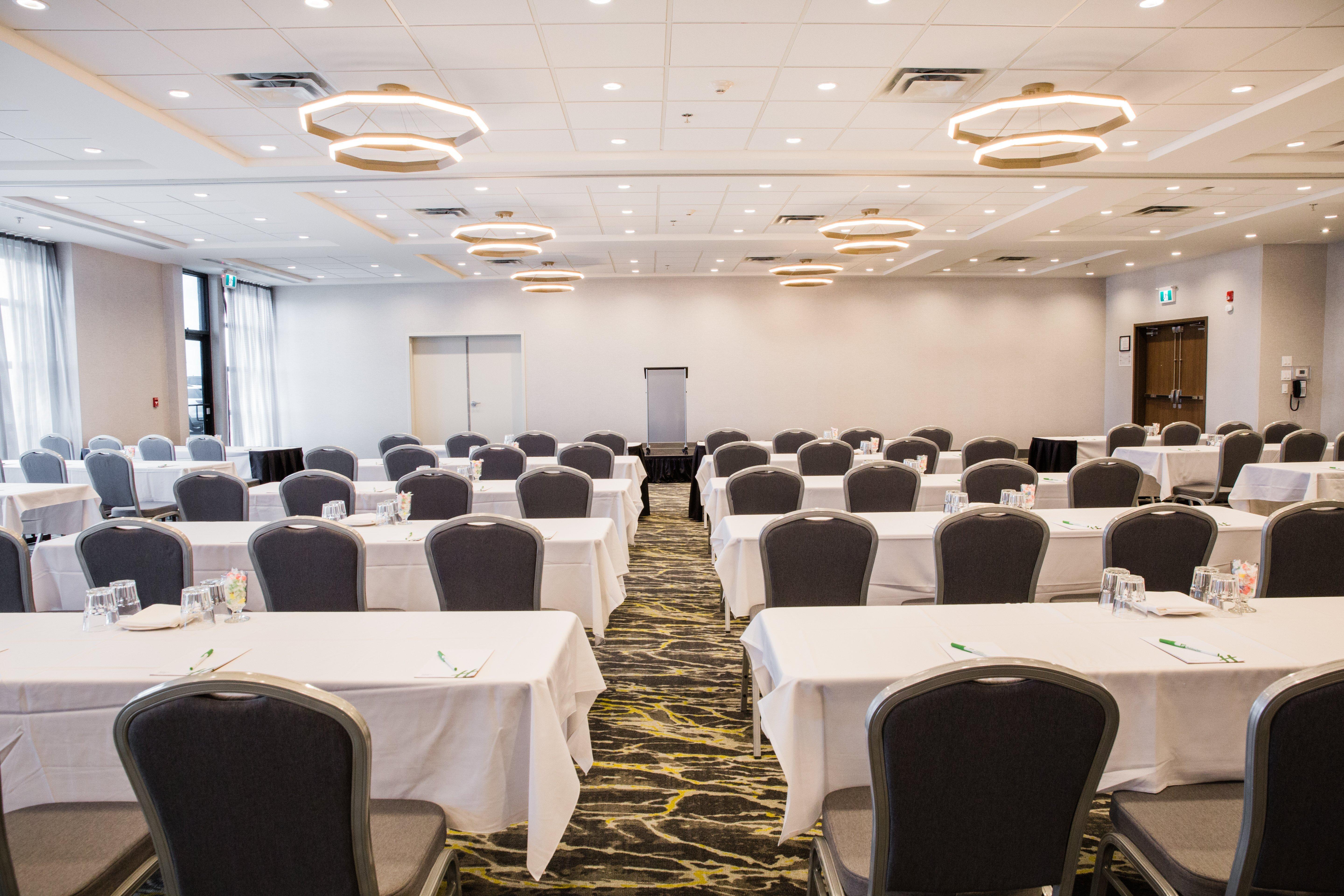Holiday Inn Calgary South Conference Center Екстер'єр фото
